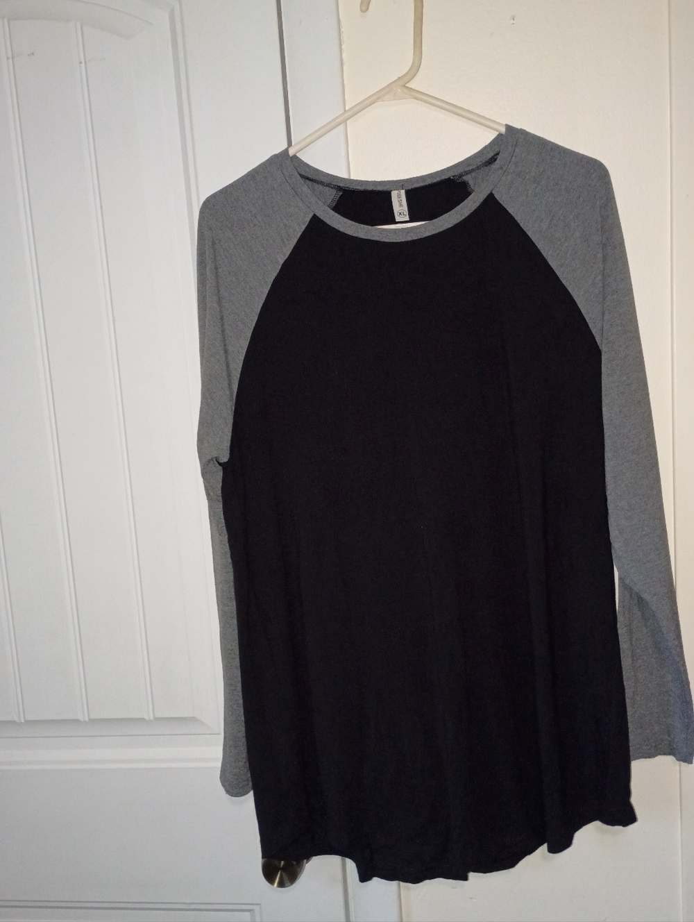 Poseshe Black Tee with Heather Gray Trim
